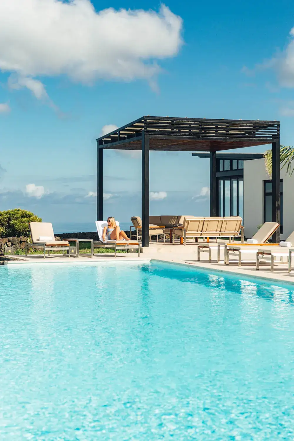 DAY 1 - WELCOME TO GALÁPAGOS ISLANDS & PIKAIA LODGE