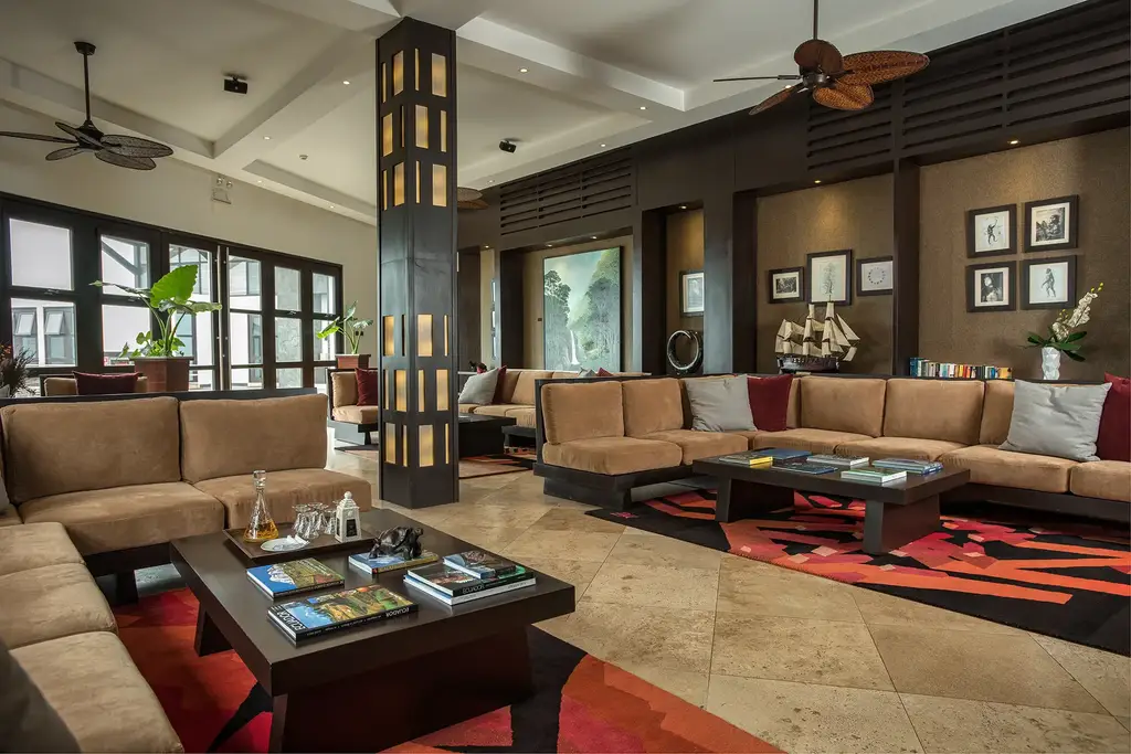 Guests relaxing in the Homo Sapiens Explorers Lounge at Pikaia Lodge