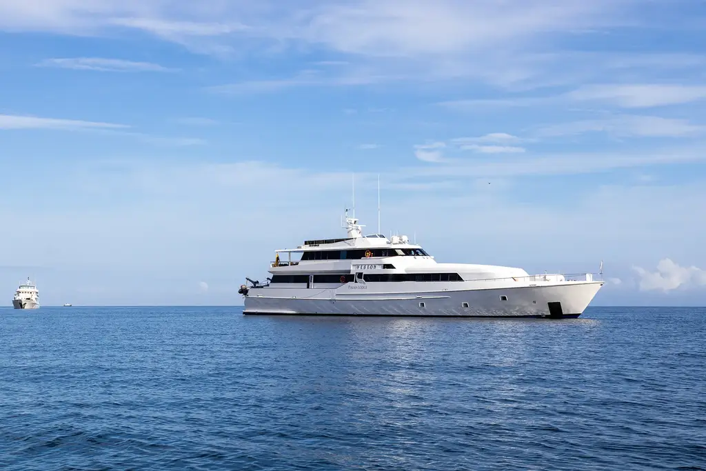 M/Y Vision Pikaia on Galápagos waters