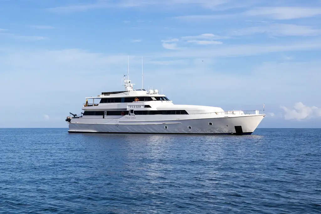 M/Y Vision Pikaia at sea in the Galápagos